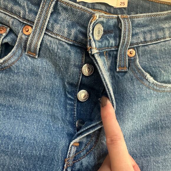 Levi's Premium Wedgie medium wash ripped high waisted straight leg jeans 25 - Picture 3 of 5